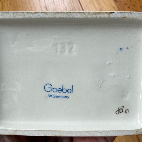 M J Hummel “Star Gazer” Figurine Boy with Telescope - Picture 7 of 10